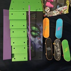 “Hot Wheels Skate fingerboard lot with ramp/park set