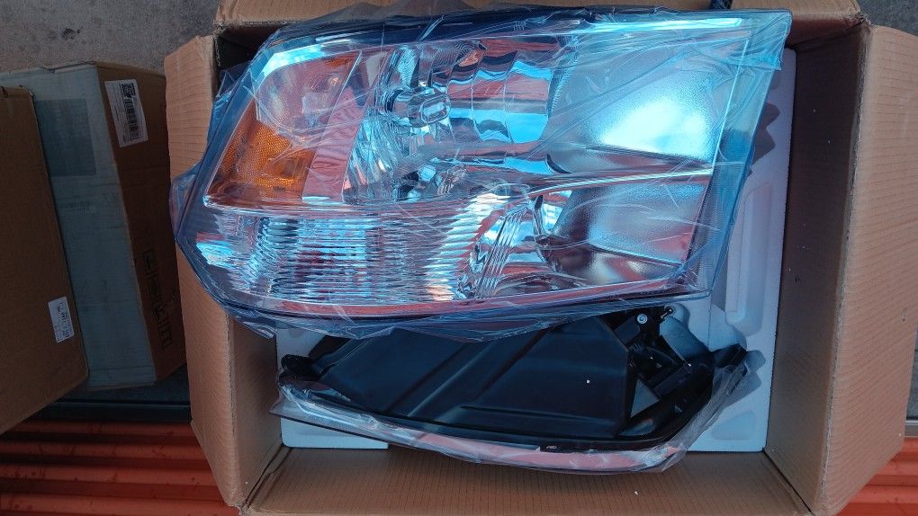 HEADLIGHT RAM