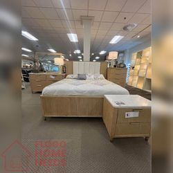 4- Pieces Wood finish king & Queen size bedset