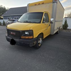 2013 GMC BOX TRUCK 14 FEET