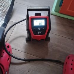 Milwaukee Compact Inflator W/BATTERY 