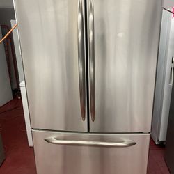 GE Bottom Freezer Fridge/ GE Nevera
