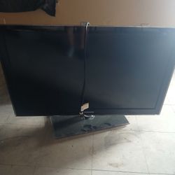 40 inch Samsung TV with Roku and Remote 