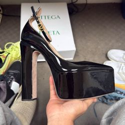 Valentino Garavani Tan-Go 165 Black Patent Leather Platform Pumps