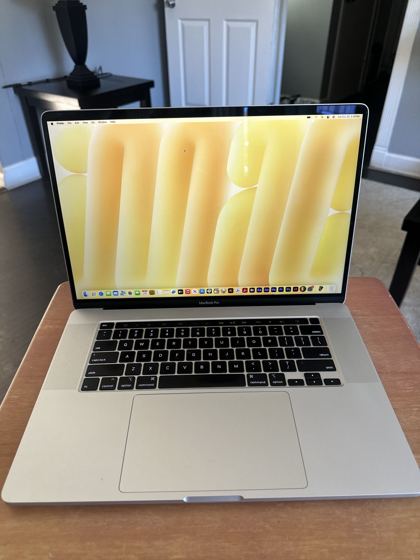 APPLE MACBOOK PRO 16” INTEL 6 CORE i7 @ 2.6GHZ 16GB RAM 500GB SSD! MACOS SEQUOIA 15.6 