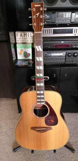 FG 730s Yamaha acoustic electric guitar