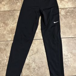 Women’s Large   Nike  Pro Leggings 