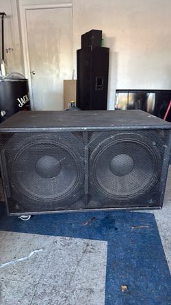 Dual 18’ subwoofer