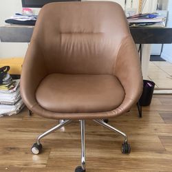 Beautiful Leather Swivel Office Chair