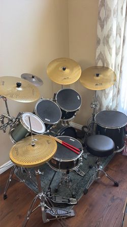 Drum set- excellent condition