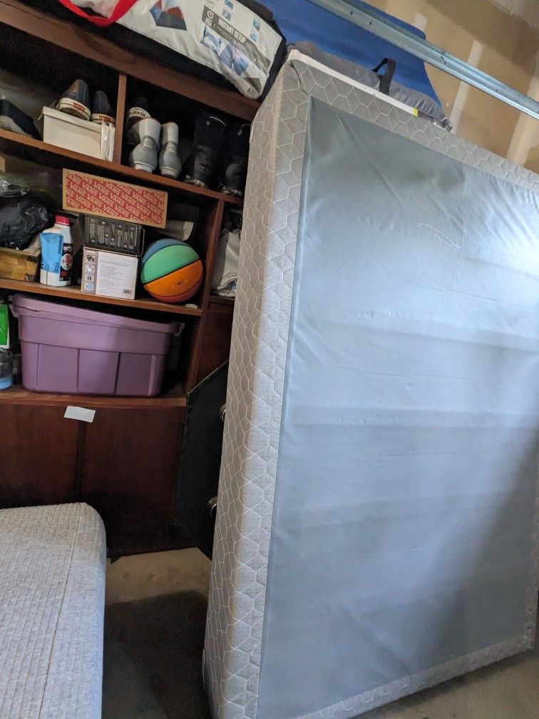 Full size box spring