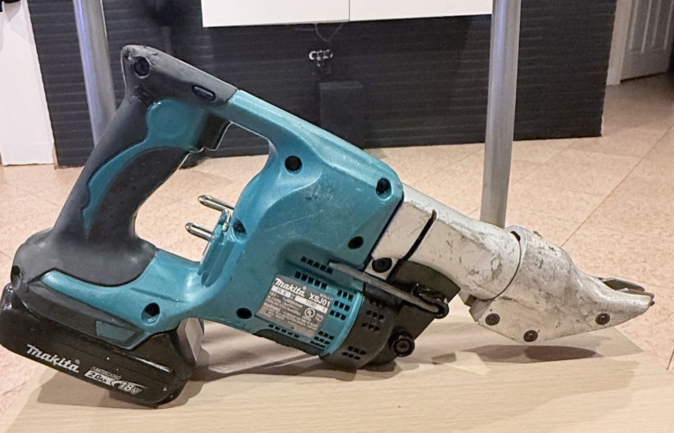 Makita Double Cut 