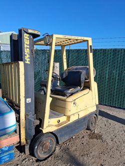 Hyster 2,550 LB Capacity Forklift