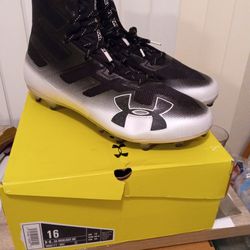 Under Armour Cleats (S) 16
