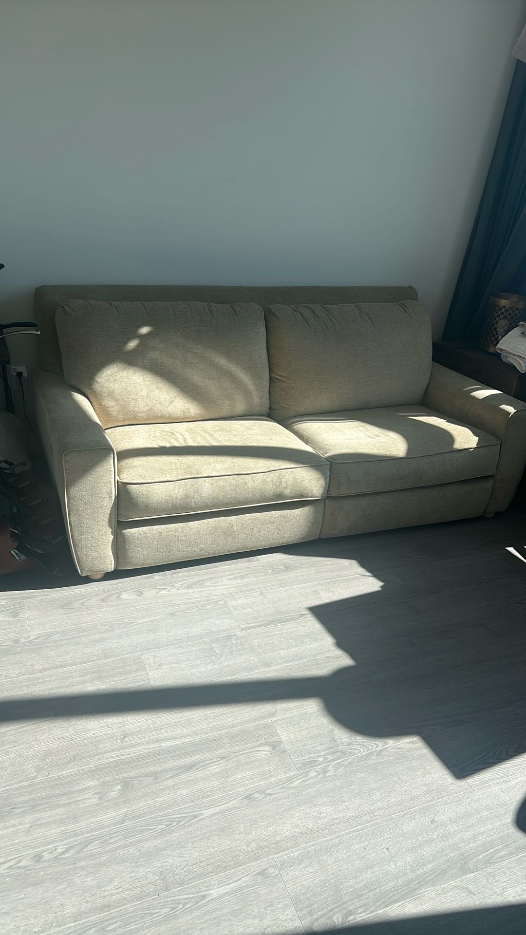 LOVESEAT - BARELY USED, ELECTRONIC