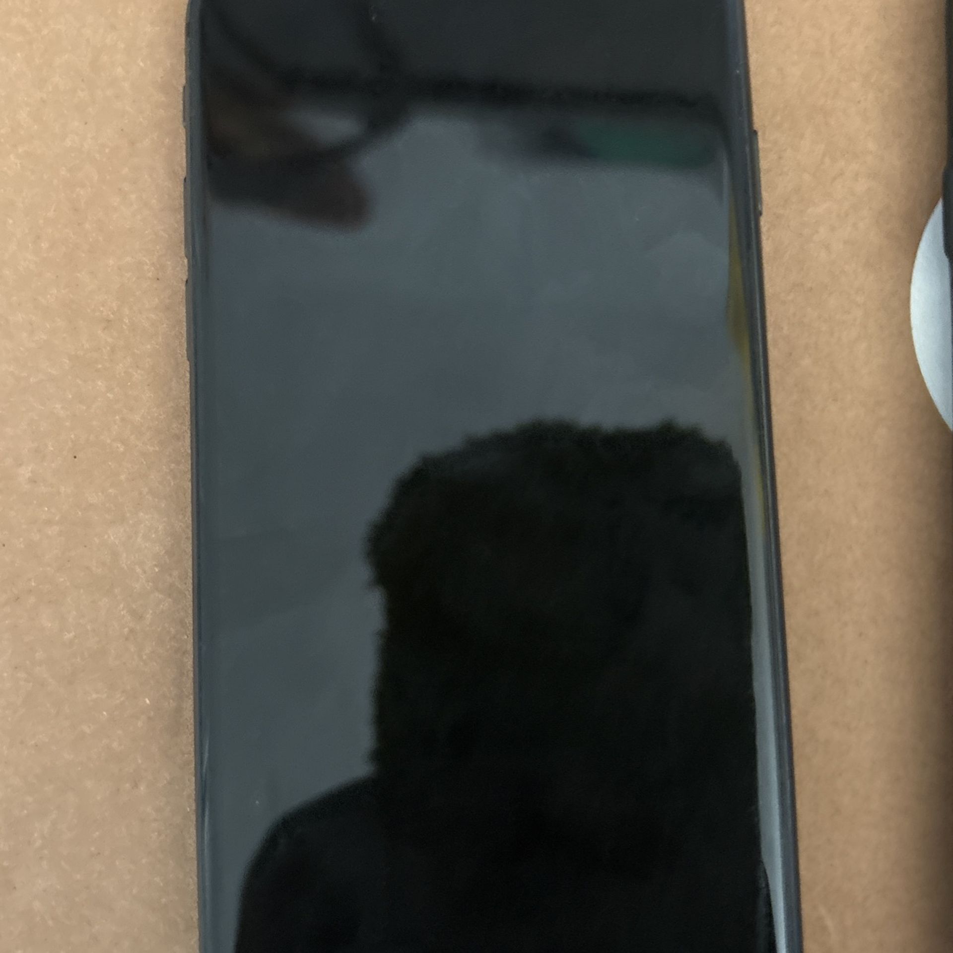 iPhone 8 (Apple Locked)