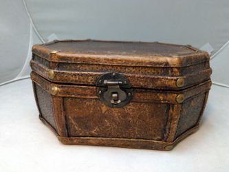 Jewelry display storage leather like box case chest