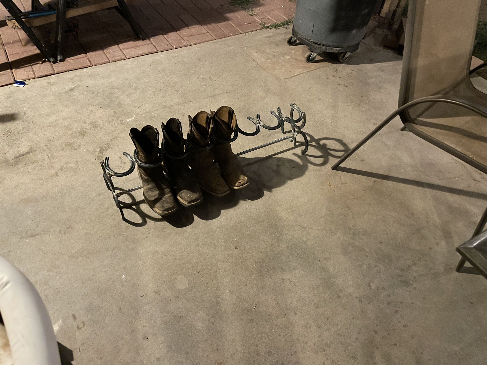 Horse Shoe Book Rack