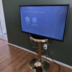 32in" Insignia Smart TV + Roku Device Included 