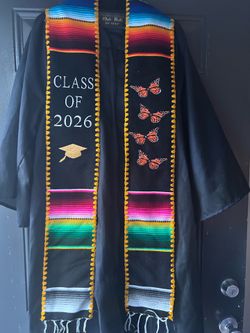 class of 2026 graduation sash with butterflies/estola de graduacion con mariposas