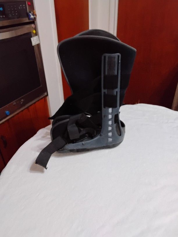 Medical Boot Brace Medium