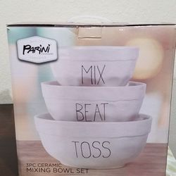 Set mixing bowls
