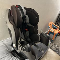 Baby to 100lb booster car seat