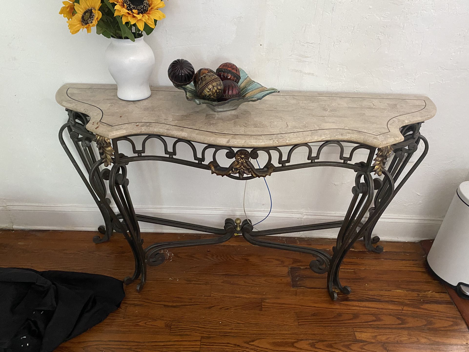 Console / Table/ Entry Table 