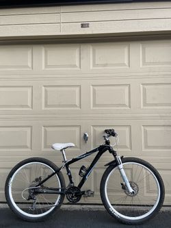 Novara Bonita Women’s Mountain Bike – 26” – XS Frame – 27-Speed – Disc Brakes Bicycle