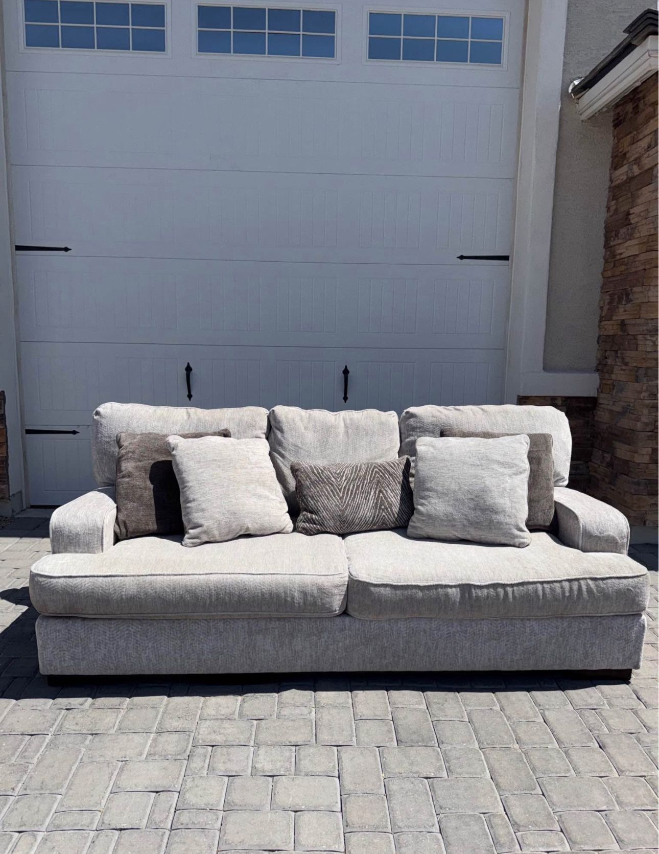 Alesandra Sofa
