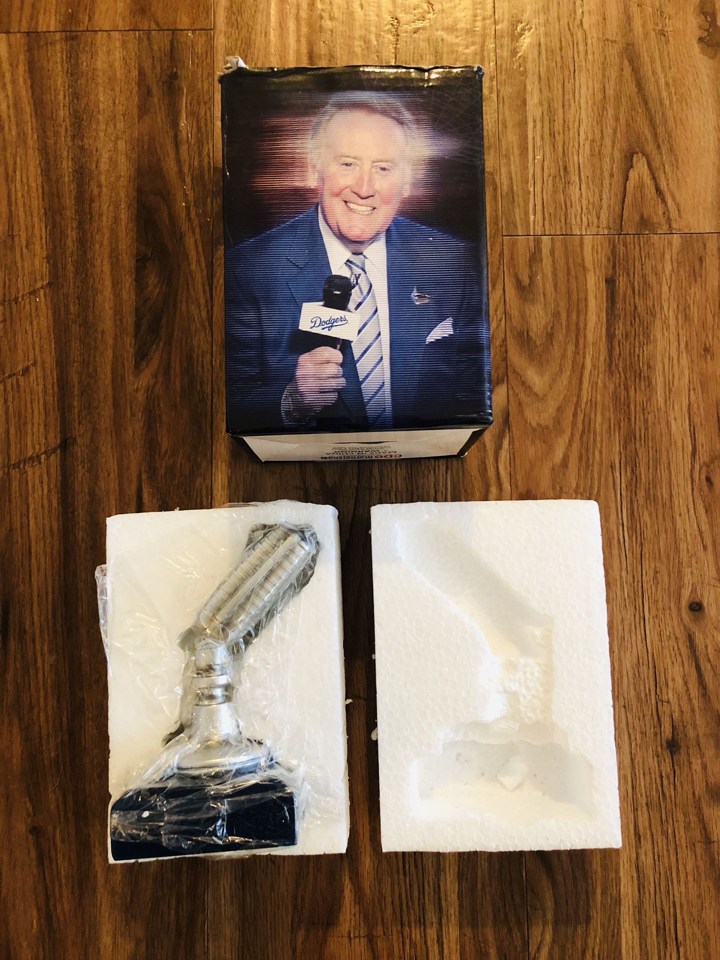 2017 Dodgers Vin Scully Commemorative Microphone Statue In Box