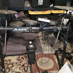 Alesis DM6 Electronic Drum Kit