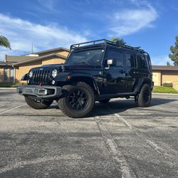 2015 Jeep Wrangler Unlimited Rubicon Hardrock-Fully Built-Gobi Rack-Rare and Clean