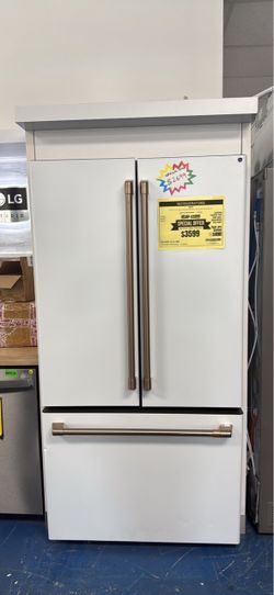 23.1 cu. ft. Smart French Door Refrigerator with Internal Water Dispenser in Matte White, Counter Depth and ENERGY STAR