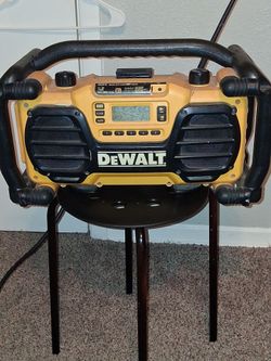 Dewalt work radio and charger