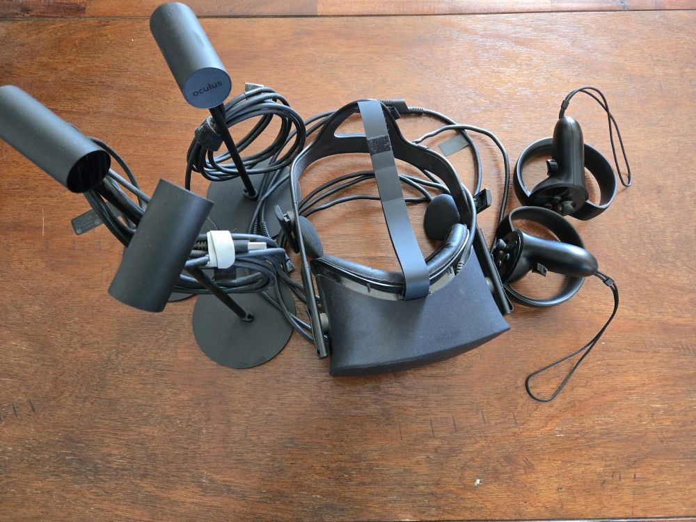 Original Oculus Rift Remote Original Oculus Rift With 3rd Camera for Sale in Tempe, AZ - OfferUp