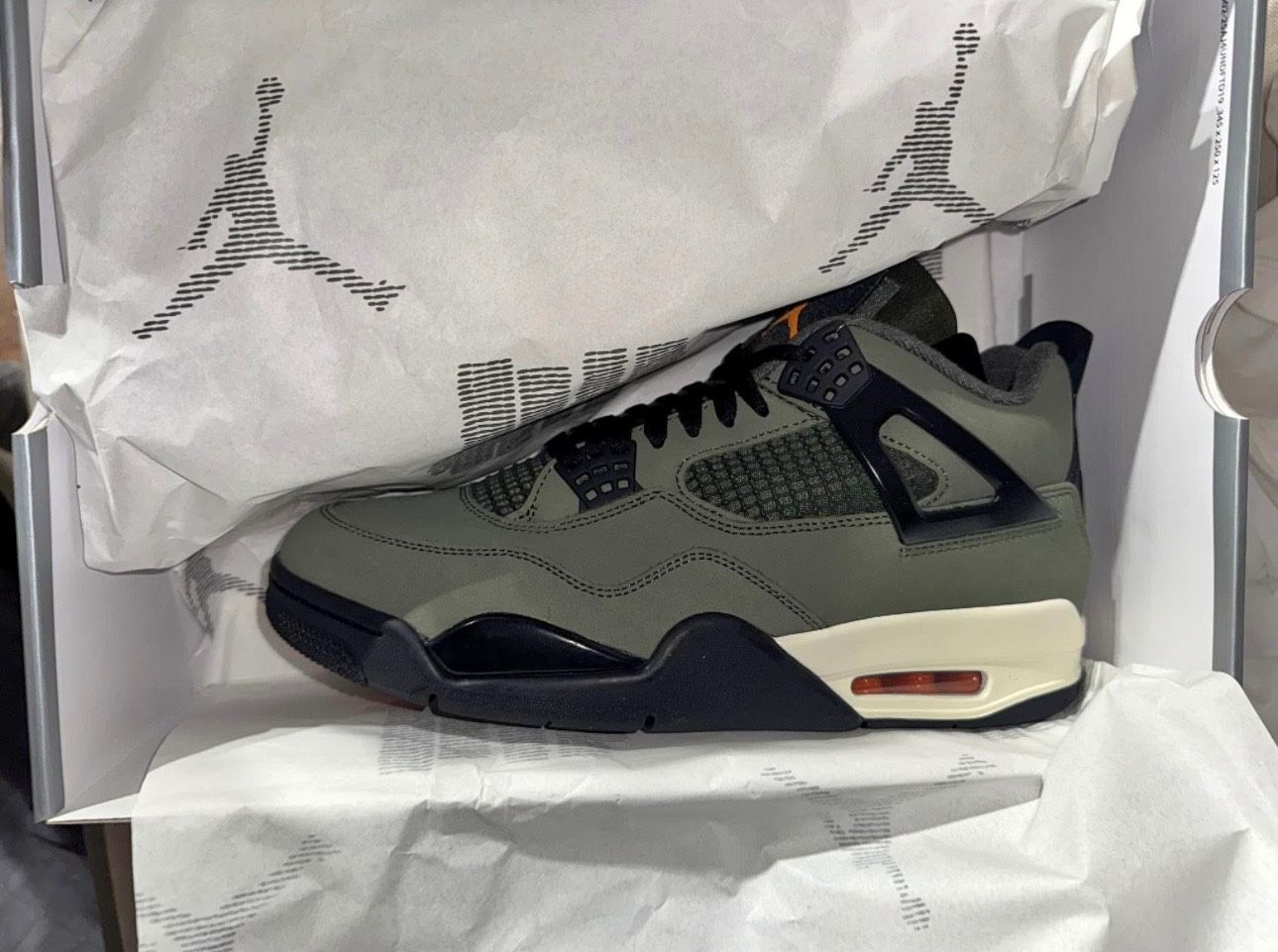 Jordan Retro 4 Undefeated