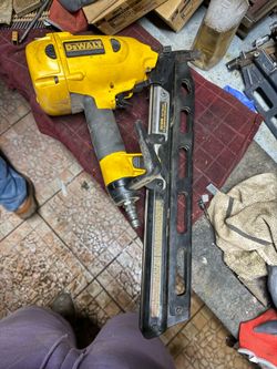 DeWalt D51845 Heavy-Duty 20° Pneumatic Full Round Head Framing Nailer