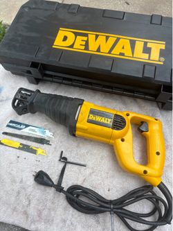 Like New DeWalt Hvy Duty Variable Spd Reciprocating Saw-DW303-Blades, Key, Hard Case