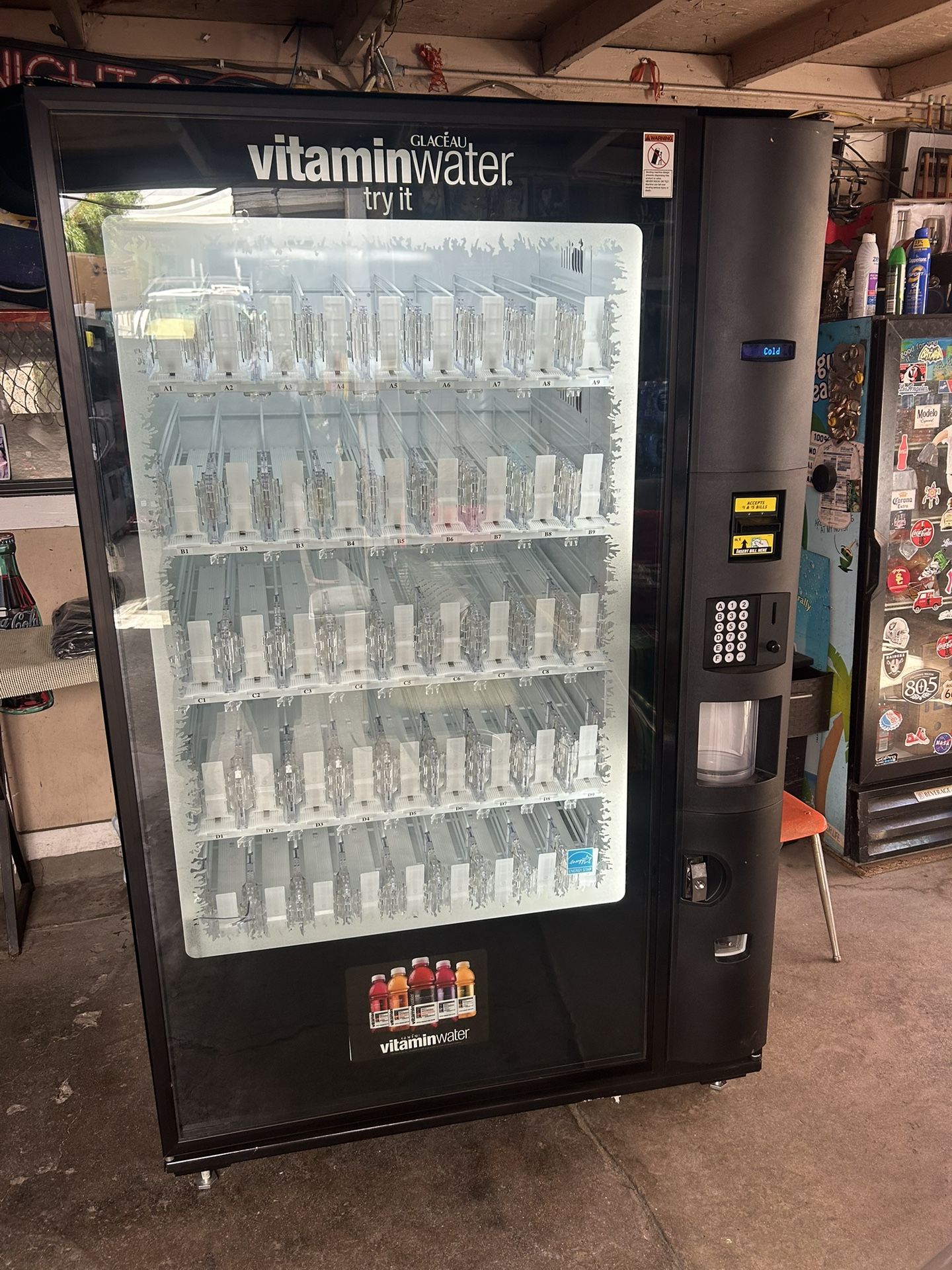 Vending Machine Dixie Narco Bev Max 4