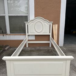 Antique Style Twin Bedframe