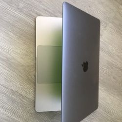 MacBook Air 13” 2020 With 500 Gig Storage 
