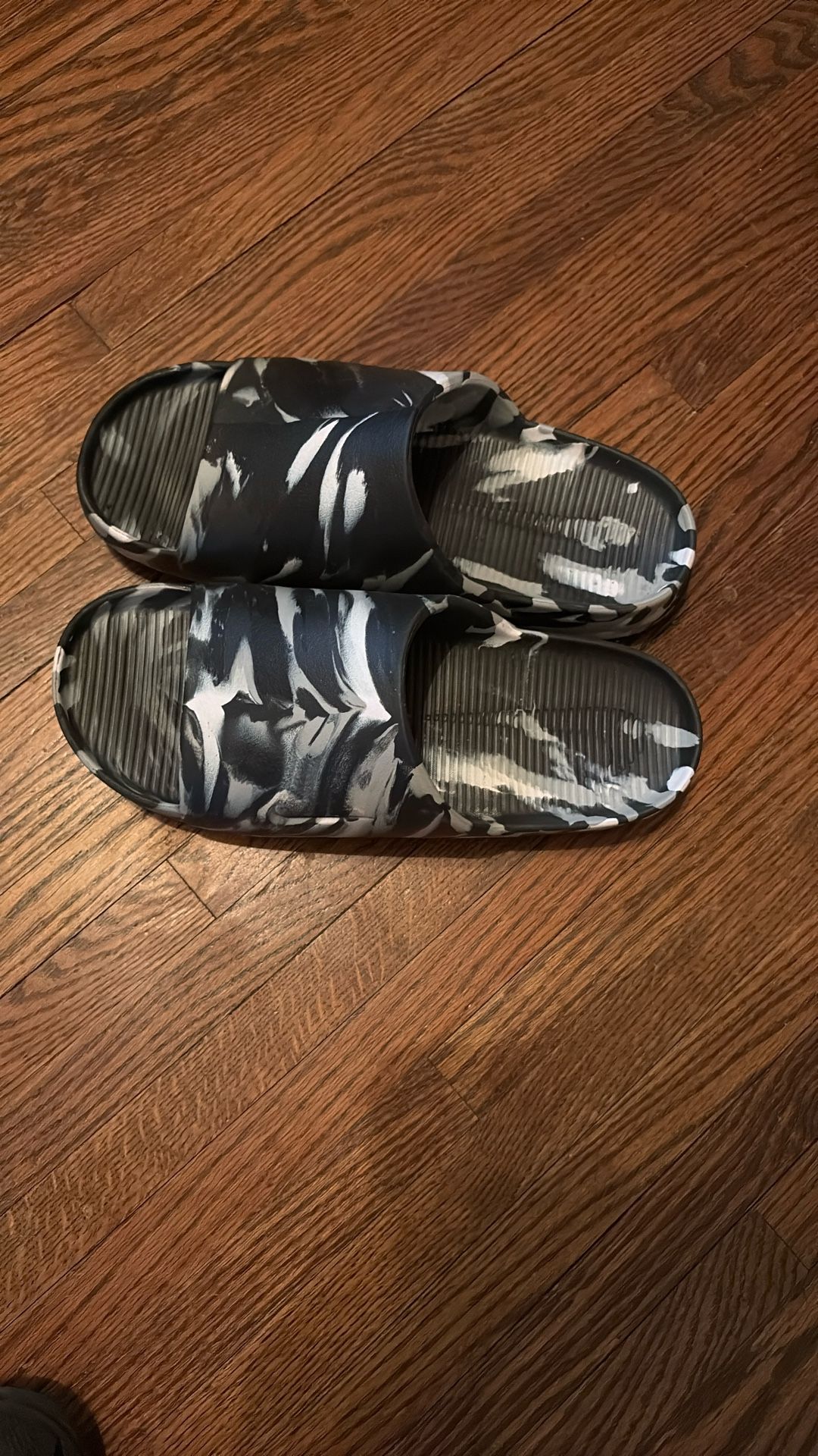 Sz 12 Nike slides