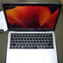 Macbook pro 2017, A1706 (local pickup) (Great condition) lower 116 Cycle count for battery