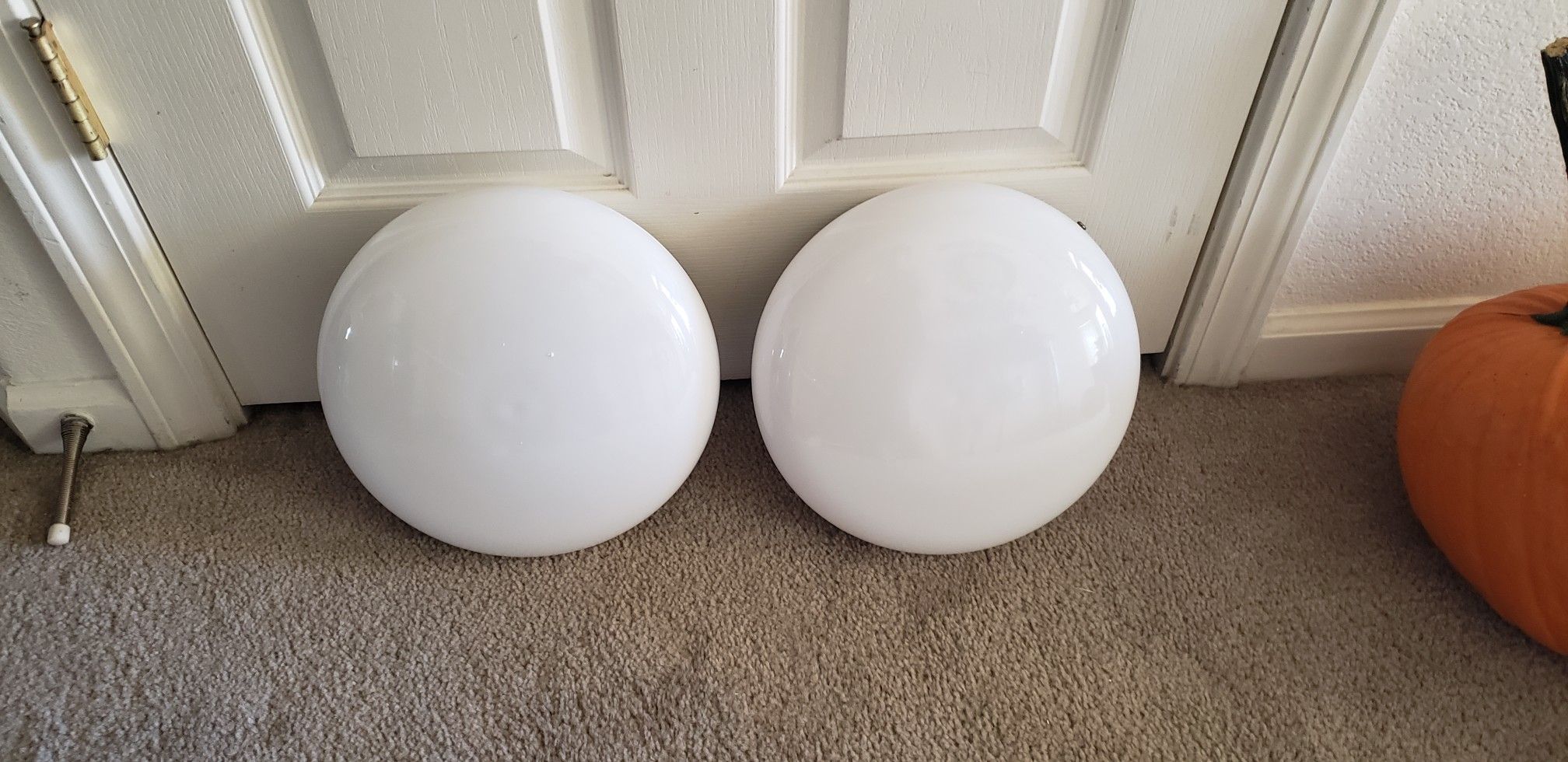Light fixtures