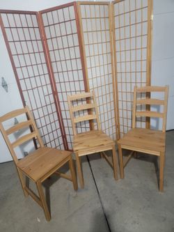 Like new 3 chairs in excellent condition