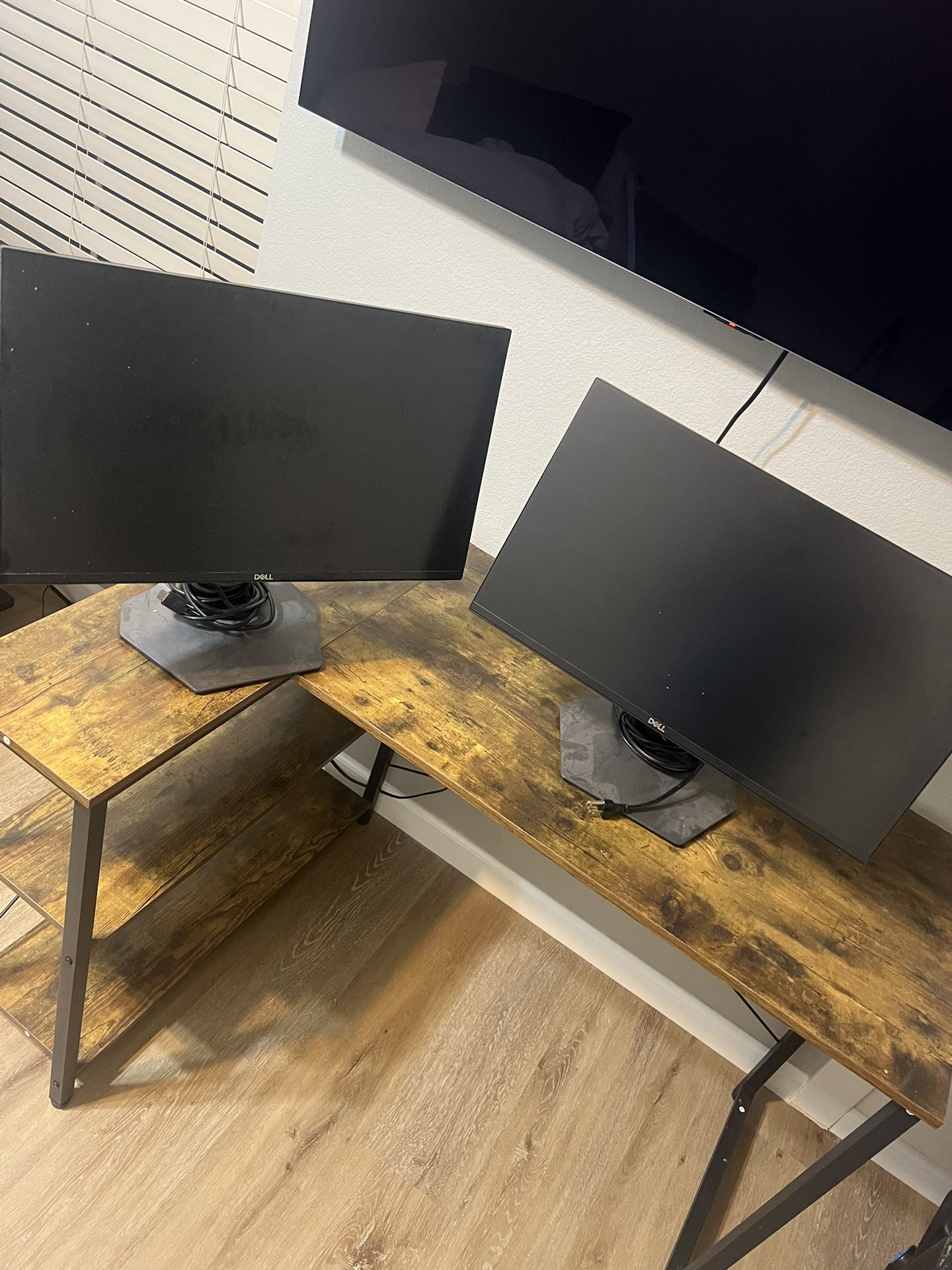 Desk and 25” Gaming Monitors