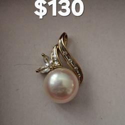 Pearl Pendant Necklace 