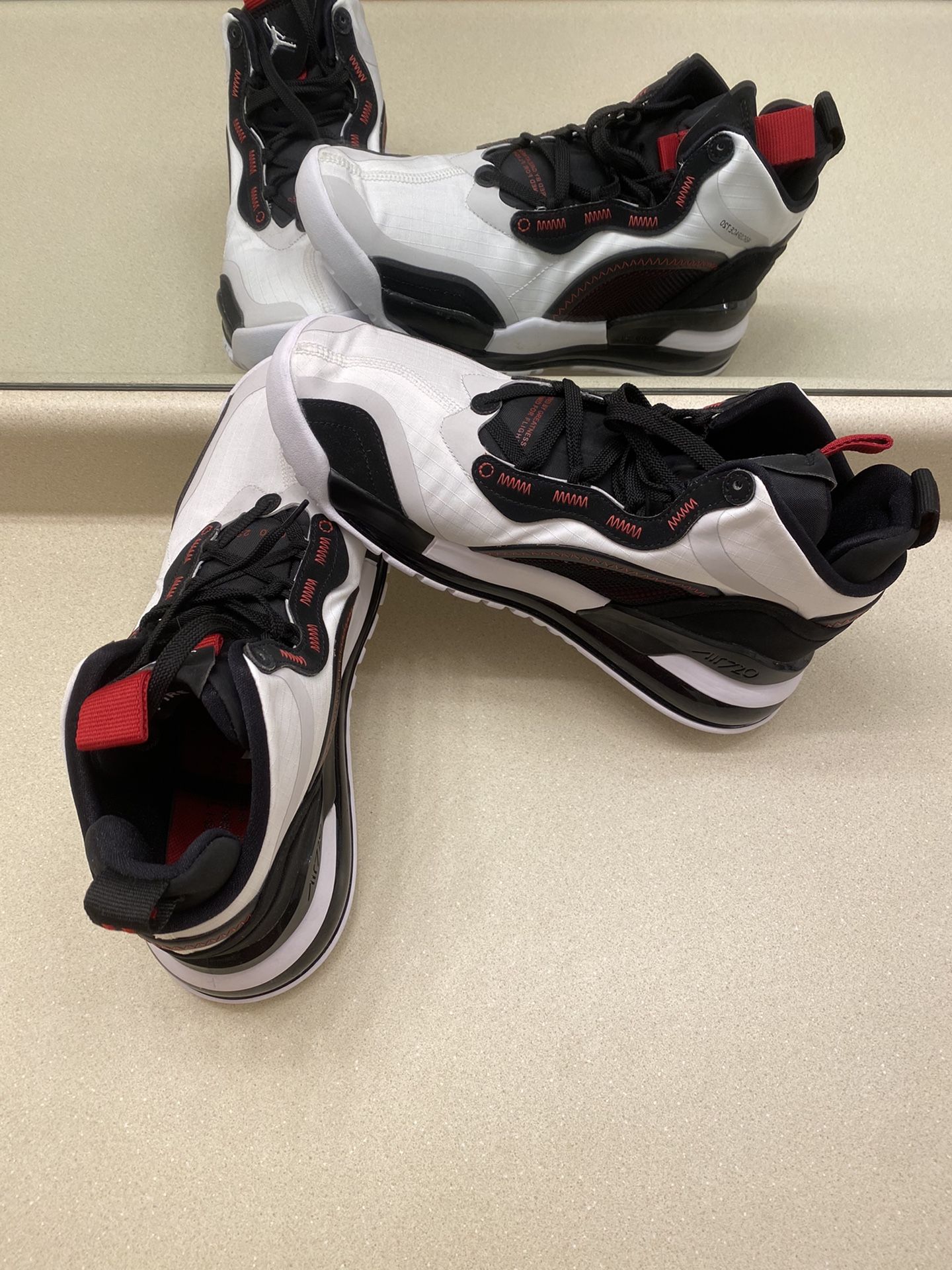 Jordan Aerospace 720 White/Black Size 10.5 New