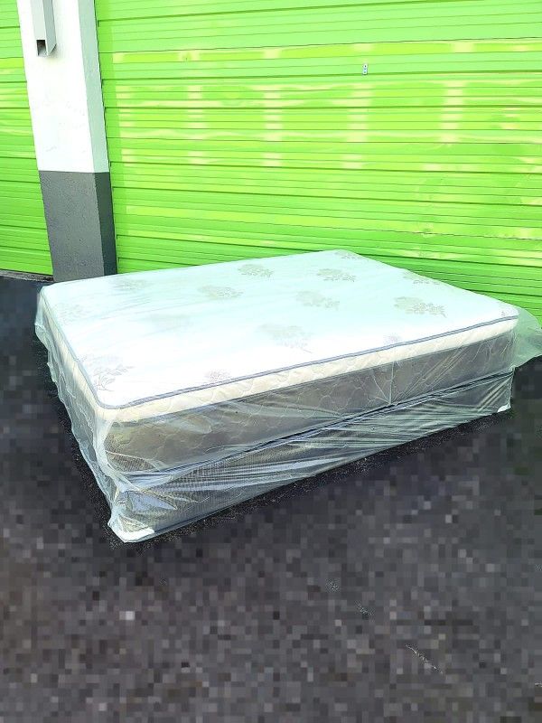 NEW QUEEN PILLOWTOP SET MATTRESS AND BOX SPRING ‐ 2PCS